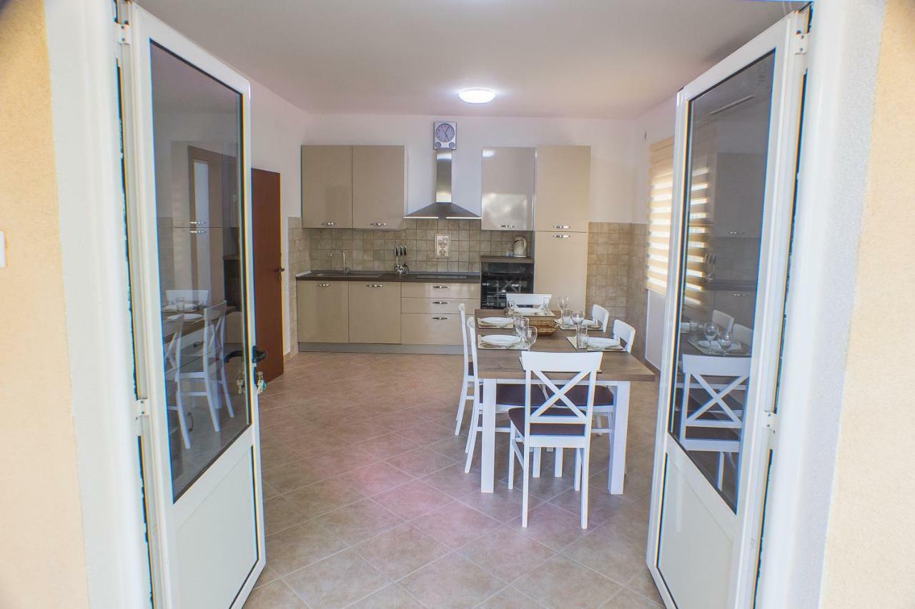 Villa Svetlana Prcanj Bagian luar foto